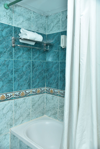 Bathroom 3, Royal Pyramids Hotel, Al-Ahram