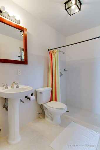 Bathroom 4, Villas de Palermo Hotel and Resort, Tola