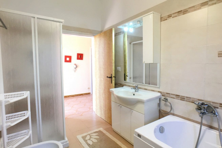 Bathroom 3, Villa in Campagna a Capilungo, Lecce
