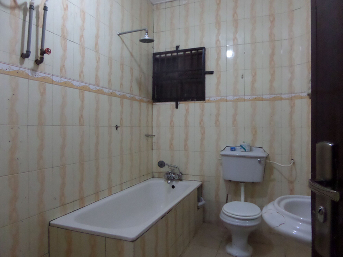 Bathroom 3, Murray's Suites, Ido