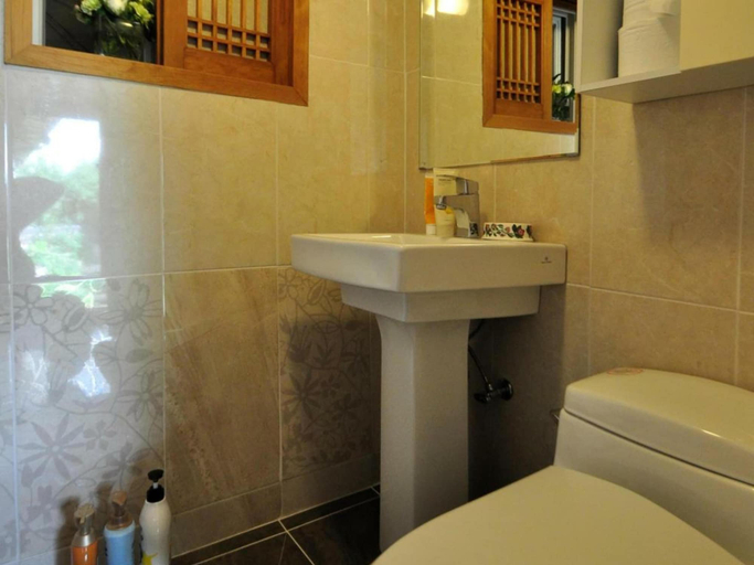 Bathroom 4, Gallery Jin Hanok Guesthouse, Gyeongju