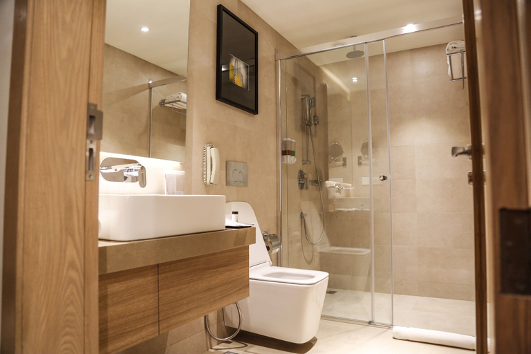 Bathroom 4, Royal Hometel Suites Dahisar Mumbai, Mumbai Suburban