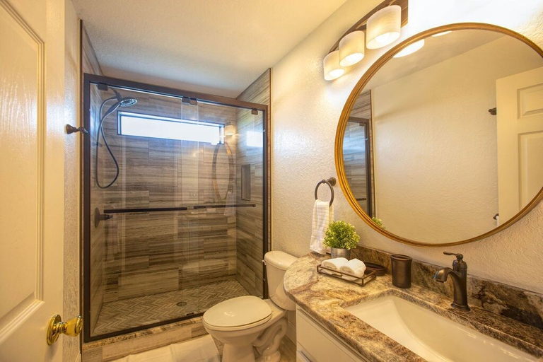 Bathroom 4, High Grove 5 Bedrooms & Private Pool, Lake