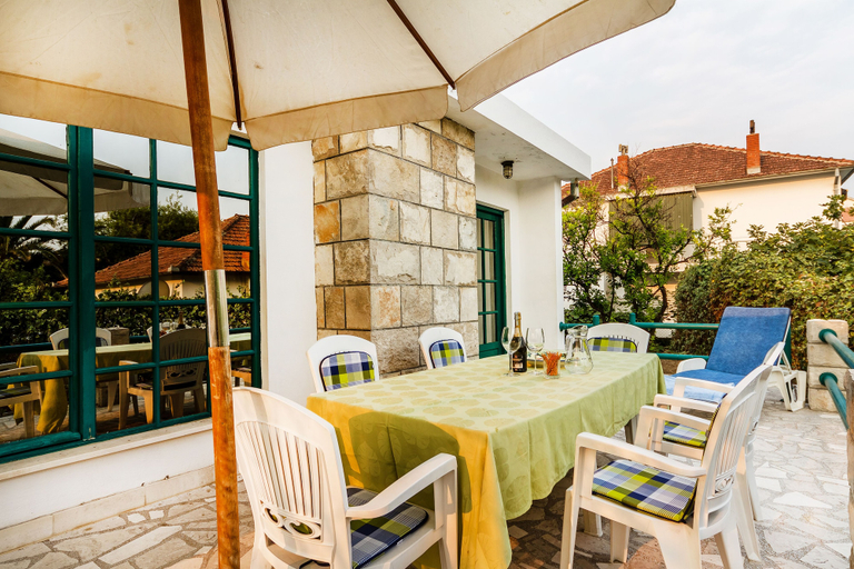Food & Drinks, Villa Pavlovic