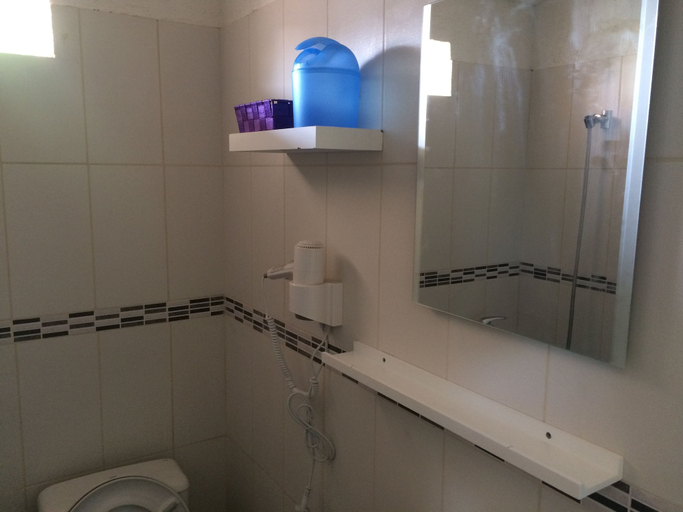 Bathroom 3, Montenegro central point