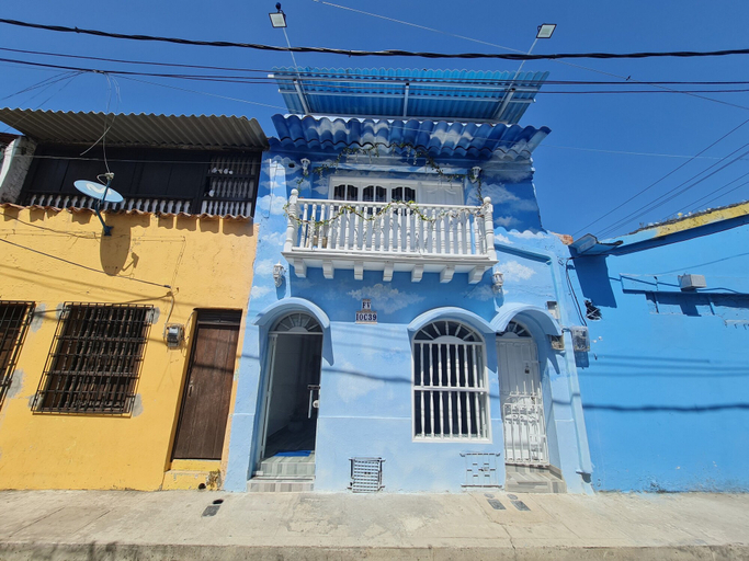 Exterior & Views
