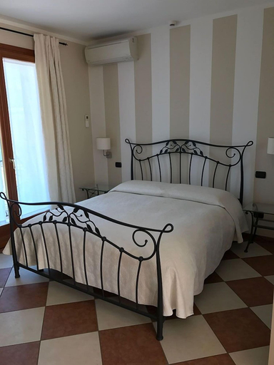 Bedroom 2, Relais Sweet Days, Verona