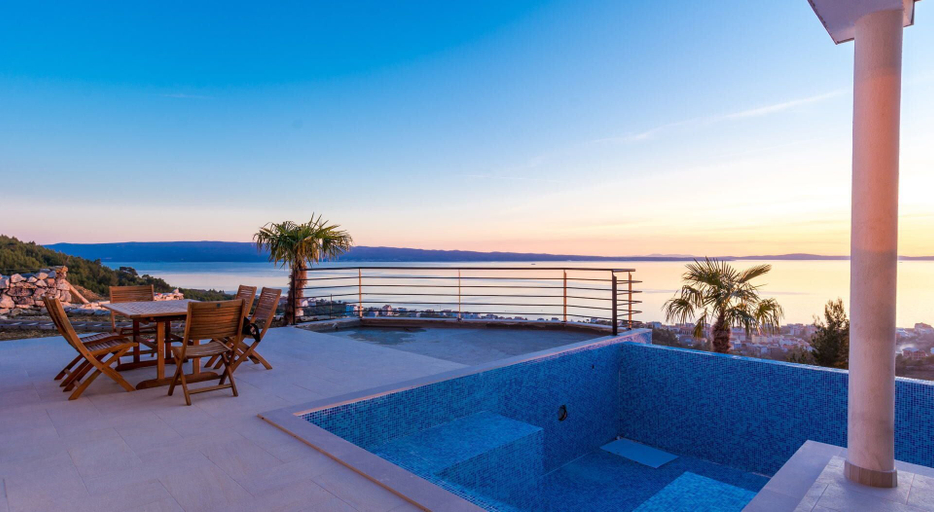 Sport & Beauty, Luxury Villa White Velvet with Pool, Podstrana