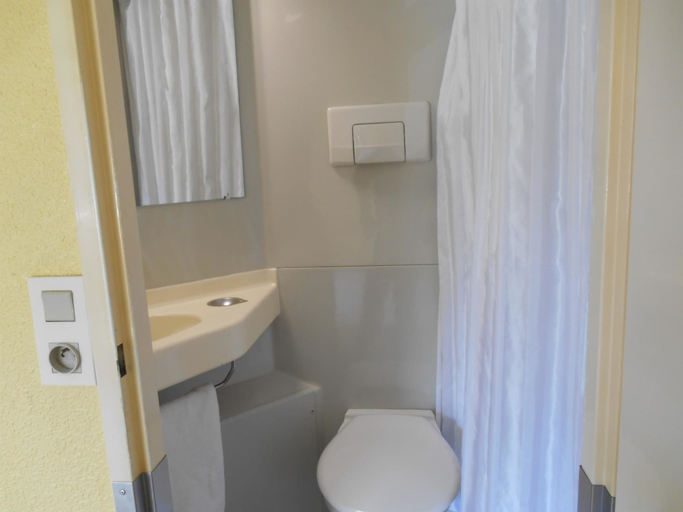 Bathroom 5, PREMIERE CLASSE BREST - Gouesnou Aéroport, Finistère
