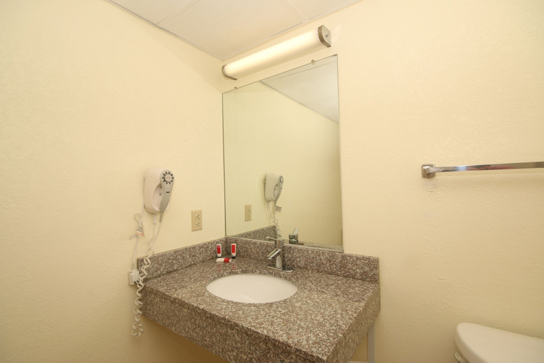Bathroom 4, Hamilton Inn Jonesville NC, Yadkin