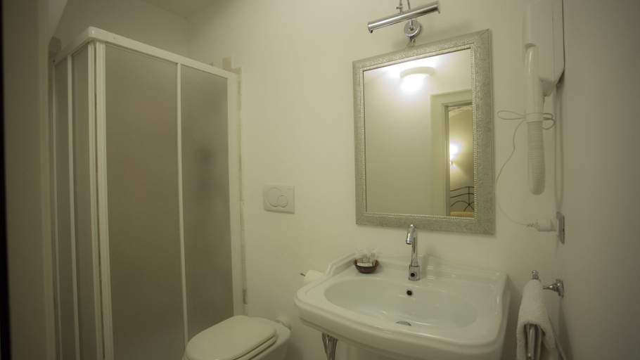 Bathroom 5, La Dolce Vite, Bari
