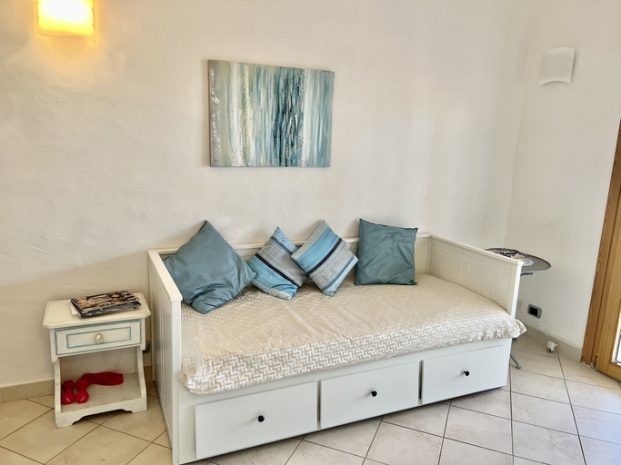 Others 4, Villa Sleeps 4 With Rooftop Solarium, Olbia-Tempio