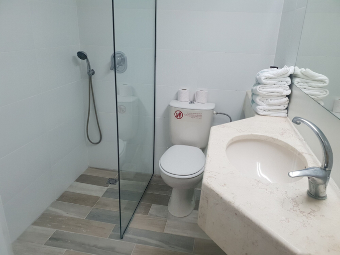 Bathroom 5, Hotel Marom