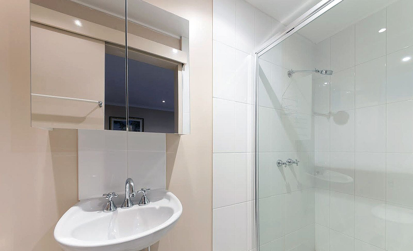 Bathroom 4, Arlberg Hotel Mount Buller, Mount Buller Alpine Resort