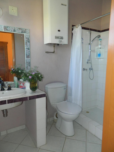 Bathroom 3, Corona Guest Farm, Windhoek Rural