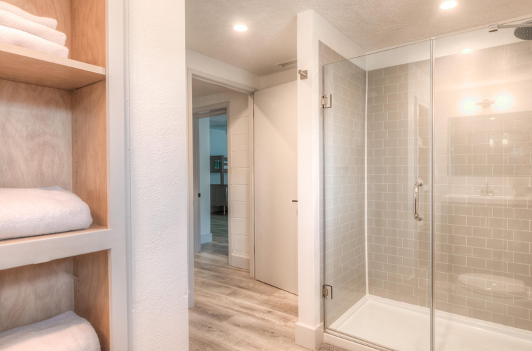Bathroom 4, Moonstruck Beach House, Lincoln