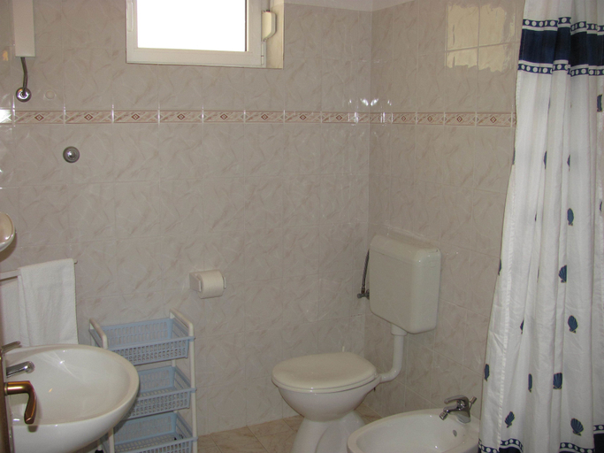 Bathroom 4, Villa PaPe, Okrug