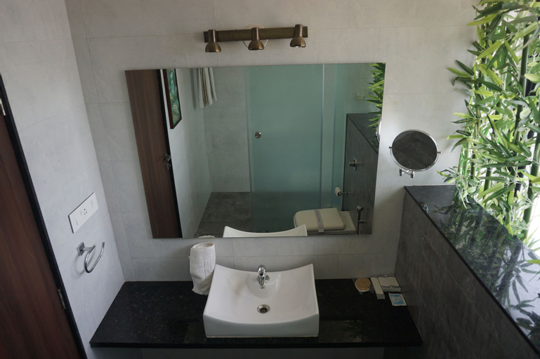Bedroom 5, The Emerald Club, Rajkot