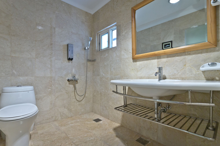Bathroom 5, Kenting Cozy B&B, Pingtung