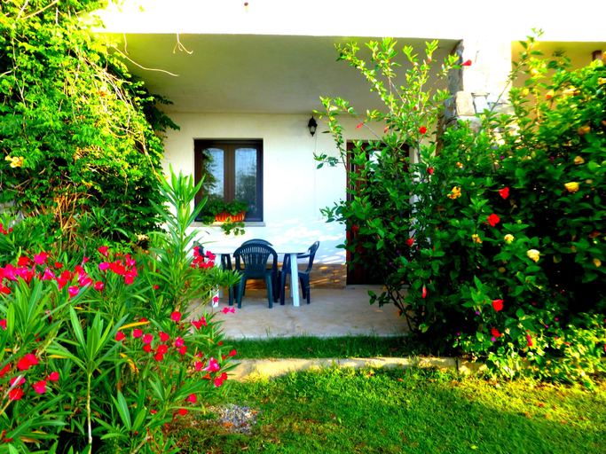 Exterior & Views 2, Comino Alto Agriturismo e Appartamenti, Nuoro