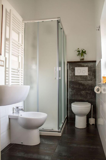Bathroom 4, Giardino di Pietra, Ragusa