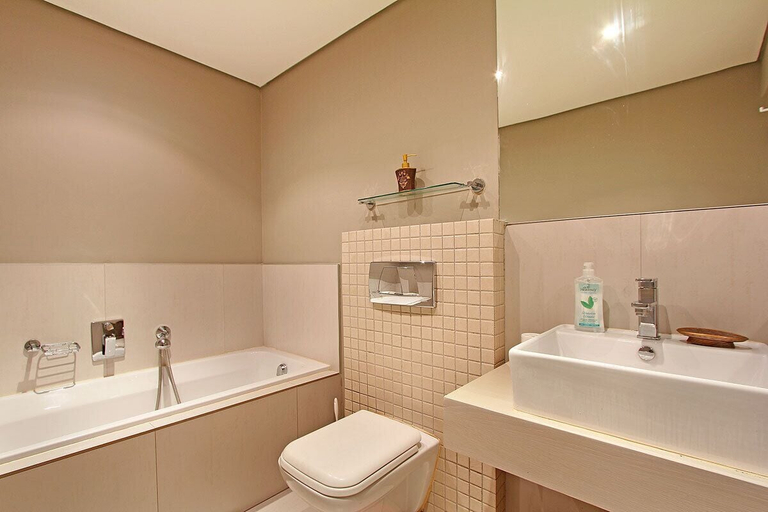 Bathroom 4, La Cabina 601, City of Cape Town