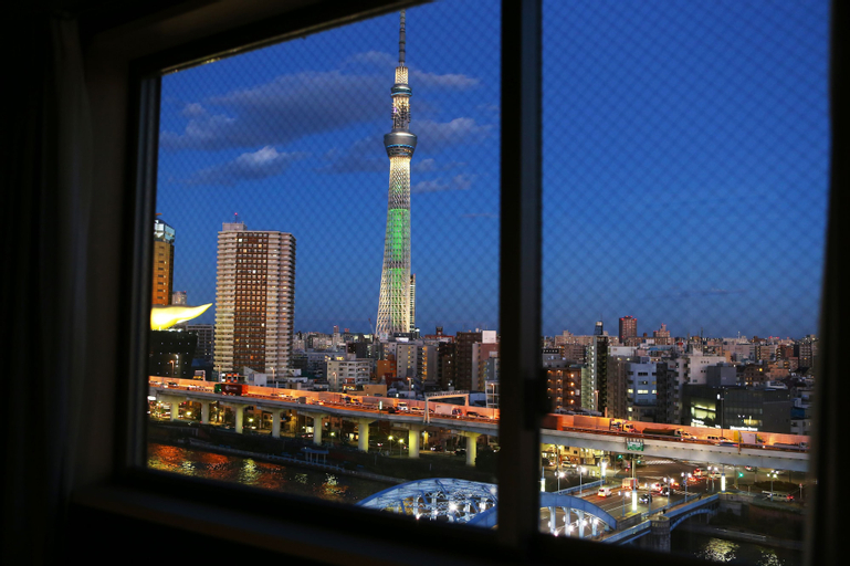 Exterior & Views 24