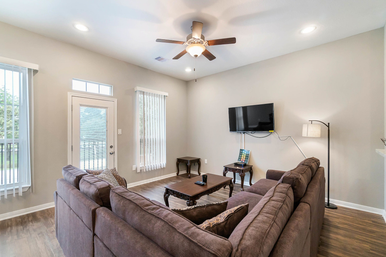 Others 5, Experience a First Class Stay - 2 BDRM, Houston