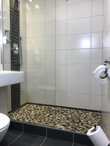 Bathroom 4, Halt Hotel, Hérault