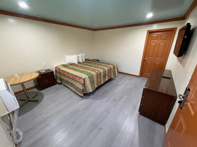 Bedroom 4, Hilltop Motor Inn, Los Angeles