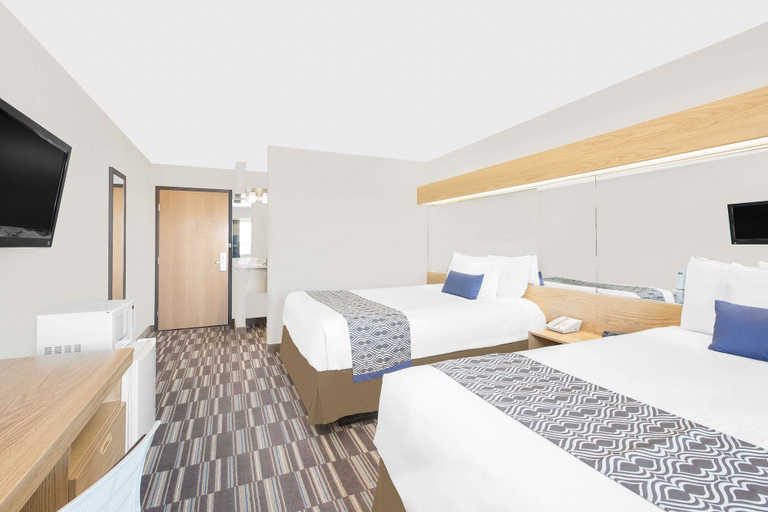Bedroom 2, Microtel Inn & Suites By Wyndham Ames, Story