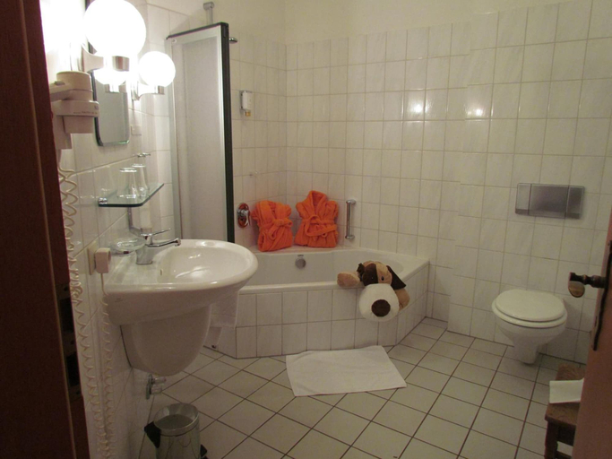Bathroom 5, Ihr Ferien Hotel Brunnenhof, Uelzen