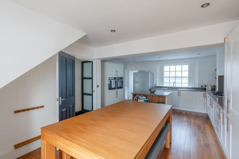 Others 5, Stylish 2 Bedroom Home in Islington With Garden, London