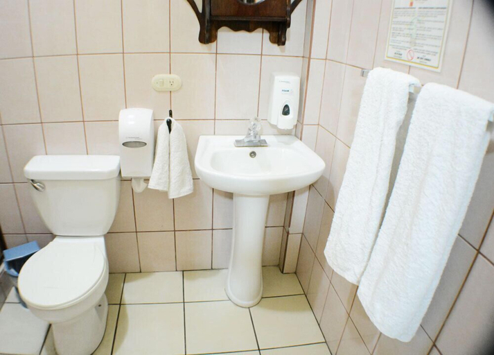 Bathroom 5, Hotel Los Balcones De Chinandega, Chinandega