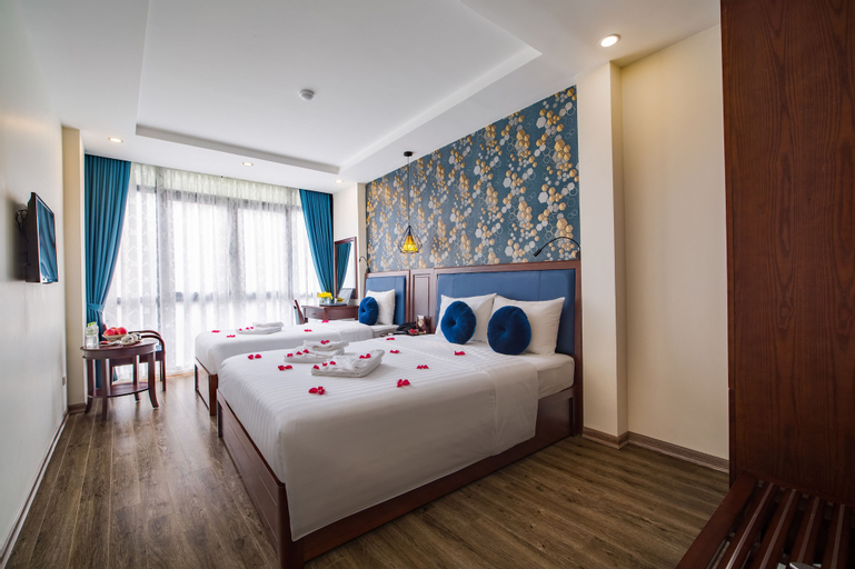 Holiday Emerald Hotel, Hoàn Kiếm