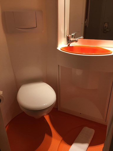 Bathroom 4, Easyhotel South Kensington, London