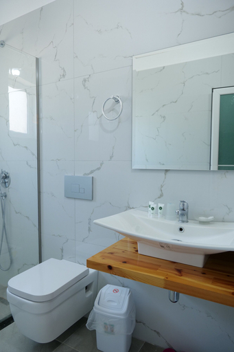 Bathroom 3, Bella Vista Hotel, Sarandës