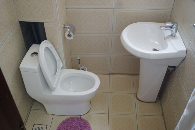 Bathroom 2, Diamonds Hotel, Kampala