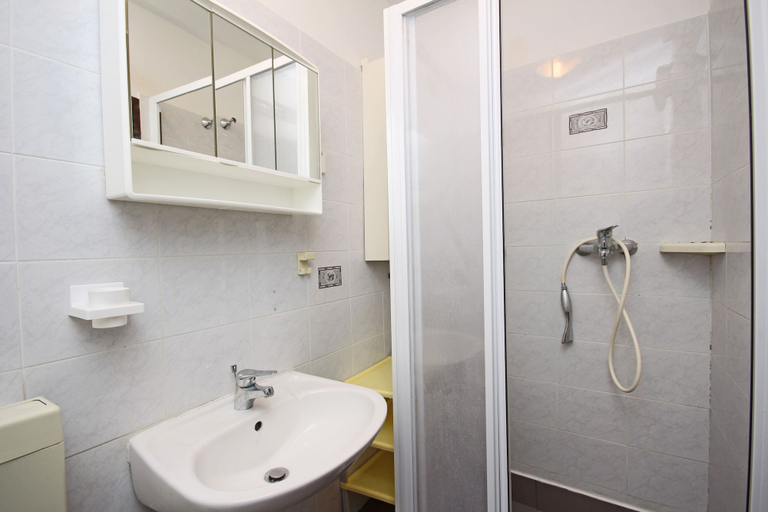 Bathroom, Holiday Apartment Medulin 1 - Elena, Medulin
