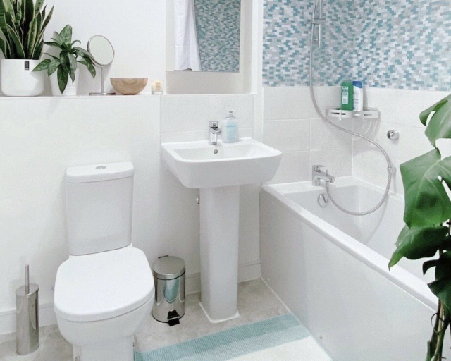 Bathroom 5, Impeccable 2 Bedroom House in Bicester, Oxfordshire