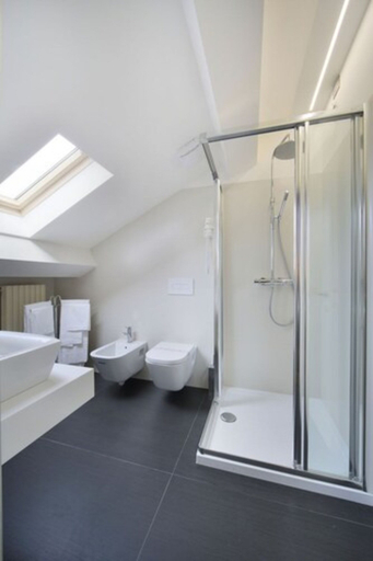Bathroom 4, Hotel Doriguzzi, Belluno