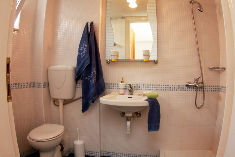 Bathroom 4, Nancy Hotel, Crete
