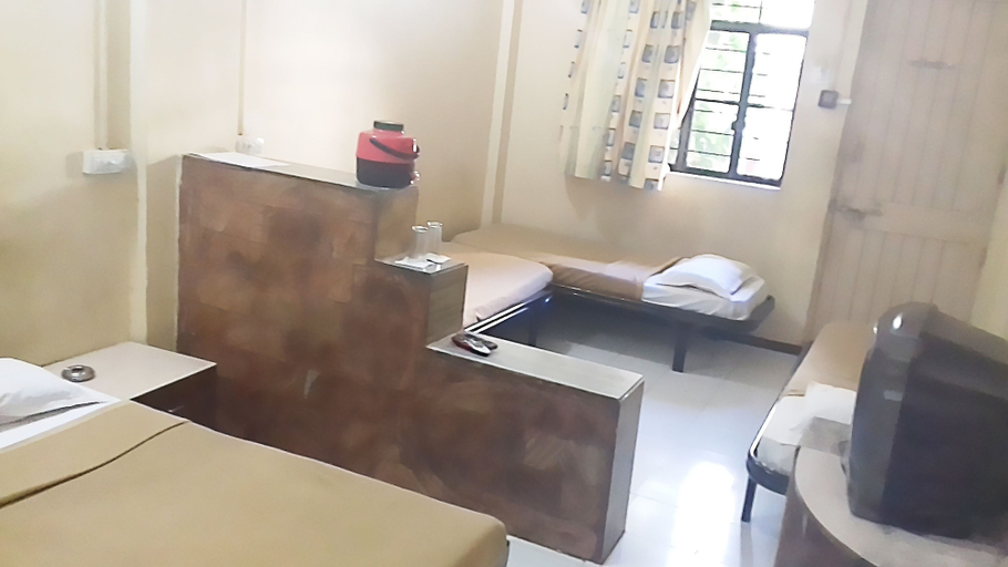 Bedroom 2, Hotel Royale Heritage, Nashik