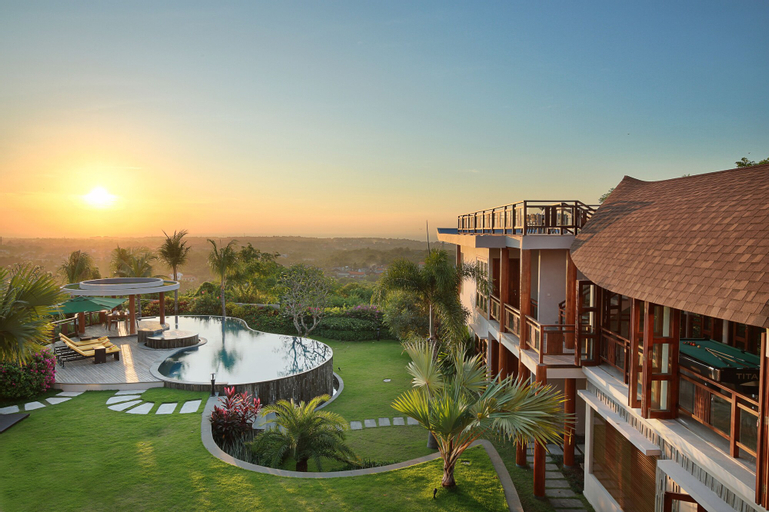 Exterior & Views