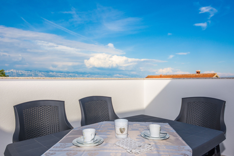 Food & Drinks 5, Apartment Spanic 2, Vir