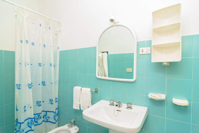Bathroom 5, Hotel Riviera, Napoli