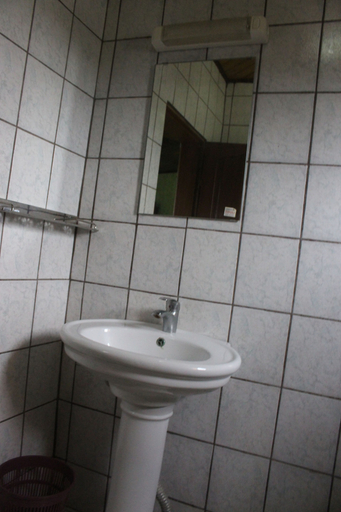 Bathroom 3, Hôtel La Renardière, Wouri