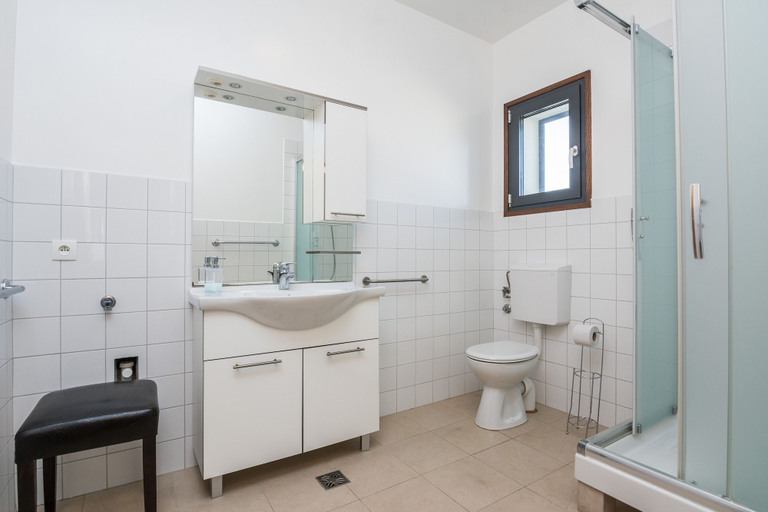 Bathroom 3, Apartments Silverstar, Vir