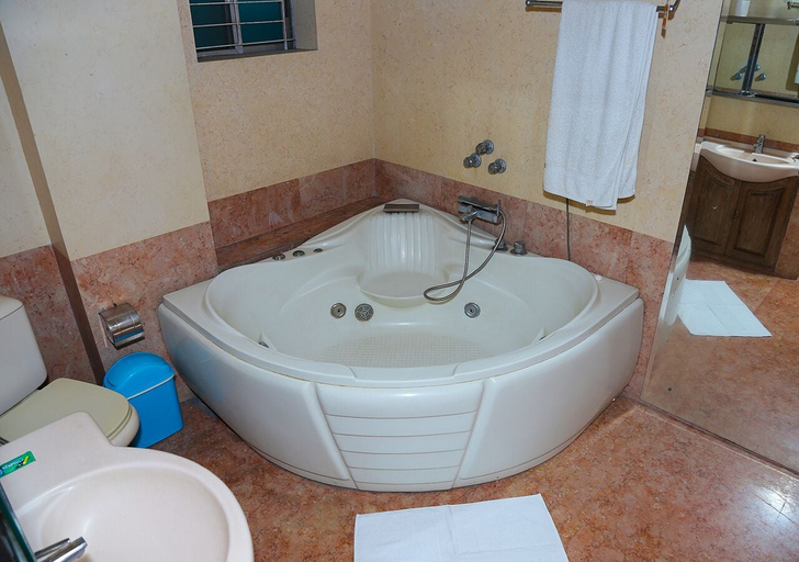 Bathroom 3, Maya Service Apt, Dhaka