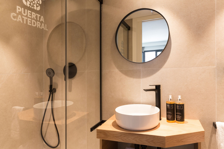 Bathroom 3, Puerta Catedral Suites, Sevilla